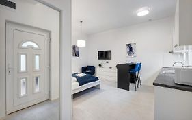 Modern Stay In Authentic Central Area